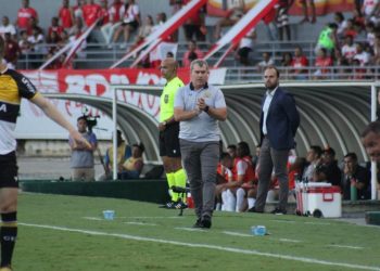 ‘Temos que vencer em casa se quisermos subir’, diz Tencati após vitória contra CRB