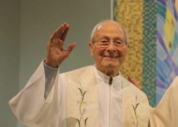 Padre Raimundo Ghizoni morre aos 98 anos