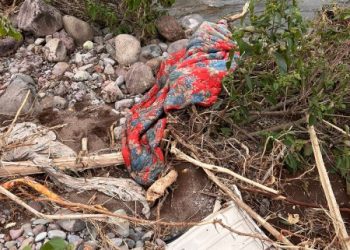 Em buscas por idoso desaparecido, bombeiros encontram roupas de cama e suposto joelho