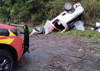 Urussanga: motorista perde controle da direção e capota carro na SC-108