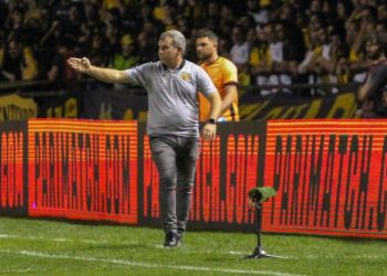 Tencati exalta bom momento do Criciúma na reta final da Série B