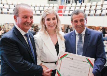 Luciane Ceretta, reitora da Unesc, recebe o título de Cidadã Catarinense