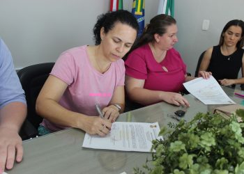 Assinada e entregue ordem de serviço para melhorias no CEI Dom Gregório Warmeling