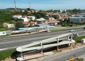 Obras de nova passarela em Capivari de Baixo devem ser concluídas em janeiro
