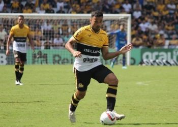 Ex-Criciúma, Cristovam é anunciado no Brusque