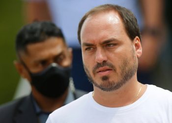 Advogado nega que Bolsonaro tenha fugido da PF de barco