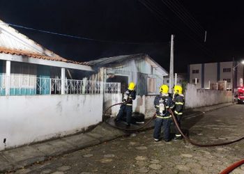 Filho é preso suspeito de atear fogo na casa da própria mãe em Imaruí
