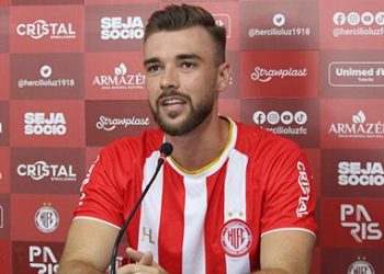 André Baumer reforça a zaga do Leão do Sul para o Estadual