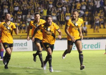 Eder ainda tem dúvidas se jogará o restante da temporada