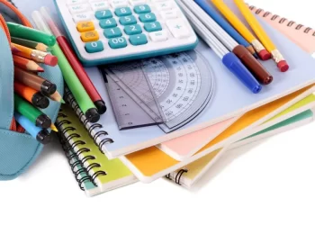 Consumidores são orientados sobre preços do material escolar