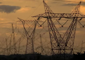 Conta de luz deve aumentar até R$ 25 por mês