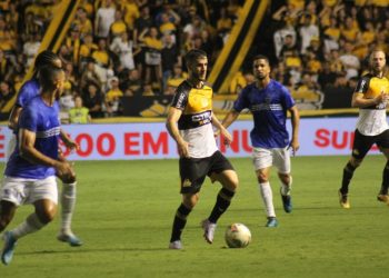 Em partida discreta de ambas as equipes, Criciúma vence o Barra e segue na liderança do estadual