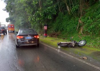 Urussanga: motociclista é conduzido ao hospital após colisão em