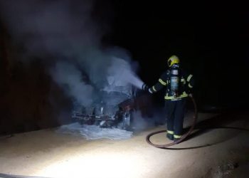 Em São Martinho, motorista é encaminhado ao hospital após tentar apagar incêndio em carro