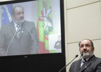 Ex-diretor do Procon é indiciado por assédio, importunação e porte ilegal de arma