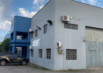 PF cumpre oito mandados em Tubarão por ‘esquema ilegal de seguros de veículos’