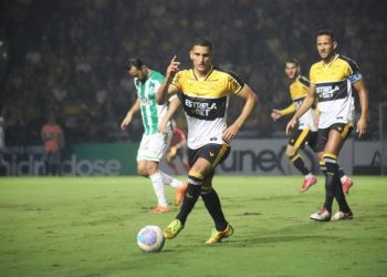 Criciúma tem prejuízo no primeiro jogo no Heriberto Hülse pela Série A