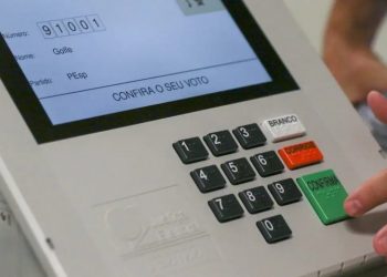 Jovens de 16 a 18 anos podem tirar 1º título de eleitor até 8 de maio