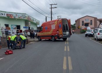 Treze de Maio: motociclista é hospitalizado após colisão contra carro