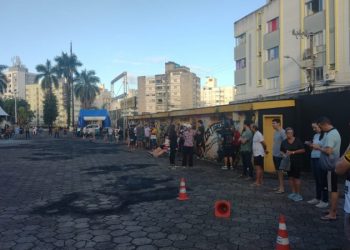 Torcedores do Tigre fazem fila para retirar ingresso infantil no Majestoso