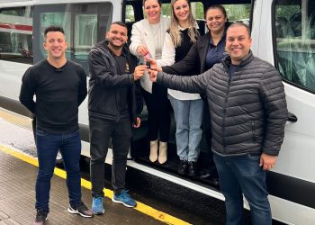 CME de Braço do Norte recebe no veículo de passageiros