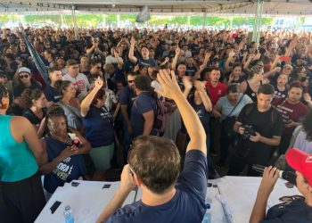 Greve dos trabalhadores da educação é suspensa por 60 dias