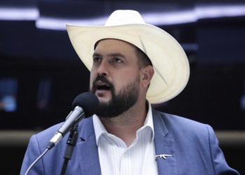 Zé Trovão tem prisão decretada por dívida de pensão alimentícia