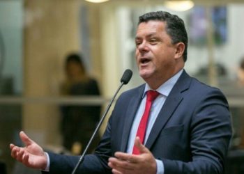 Líder do governo pede demissão do presidente da Fesporte