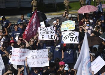 Professores aguardam nova proposta do Estado
