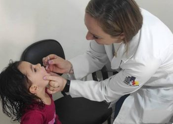 Vacina contra a polio segue disponível em todo Estado