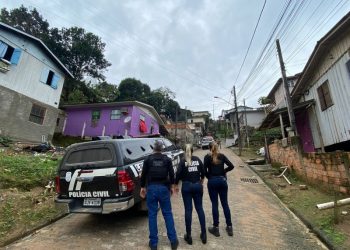 Orleans: homem é preso com pedras de crack e porções de maconha dentro de casa