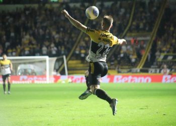 Tencati deve repetir esquema tático contra o Atlético-GO