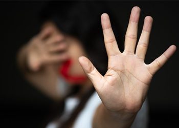 Mulher tem parte do cabelo arrancado por companheiro embriagado