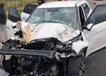 BR-101: motorista é reanimado após colidir com carreta