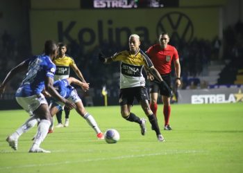 Criciúma derrota o Cruzeiro e sobe na tabela
