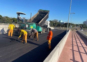 Ponte Stélio Boabaid, em Tubarão, recebe camada asfáltica