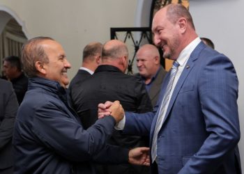 Jorginho Mello transmite cargo de governador do Estado para o presidente da Alesc