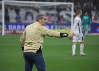 Após derrota, Tencati admite que Tigre errou muito diante do Corinthians