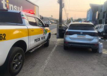Veículo com mais de R$ 20 mil em multas vencidas é abordado