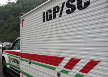 Motociclista morre após ser atingido por carro na contramão