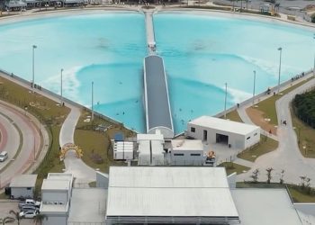 Surfista morre em parque de ondas artificiais