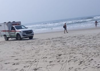 Garopaba: homem morre afogado após virar caiaque na Praia do Siriú