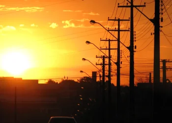 Retorno do horário de verão é “prudente”, diz Ministro