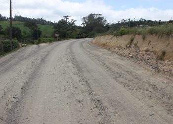 Trabalhos seguem para conclusão da pavimentação asfáltica entre Serrinha e Bom Retiro