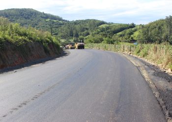 Asfalto é realidade em mais um trecho da Estrada Geral Morro do Cruzeiro