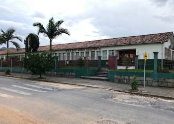 Escola é roubada e câmeras de monitoramento foram quebradas