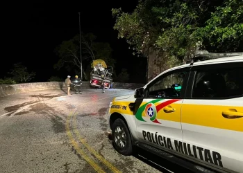 Serra do Rio do Rastro é interditada após acidente de trânsito