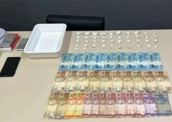 Içara: Suspeito de tráfico é preso com cocaína e dinheiro