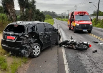 Colisão entre carro e moto deixa motociclista ferido em Urussanga