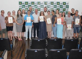 Um total de 11 títulos de propriedade foram entregues para famílias do bairro Nossa Senhora Aparecida